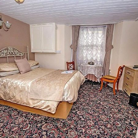 Number One Guesthouse Дувр Экстерьер фото